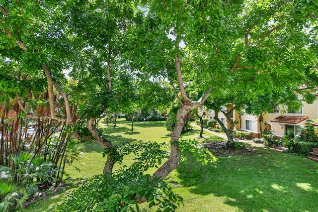 107 Yacht Club Way 208, Hypoluxo, FL 33462