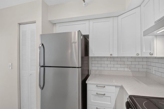 107 Yacht Club Way 208, Hypoluxo, FL 33462