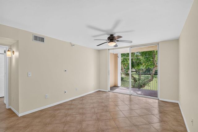 107 Yacht Club Way 208, Hypoluxo, FL 33462