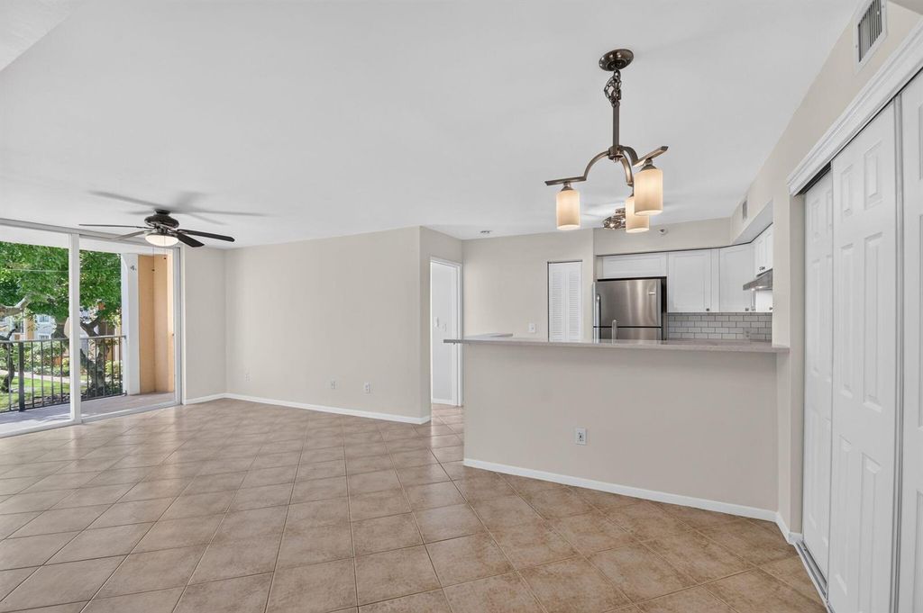 107 Yacht Club Way 208, Hypoluxo, FL 33462