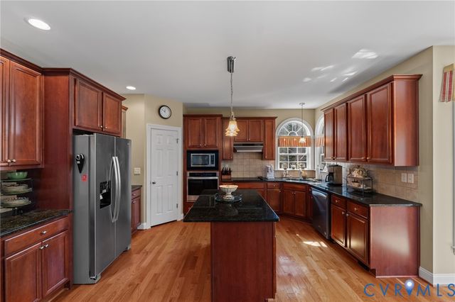 11907 Penny Bridge Dr, Midlothian, VA 23112