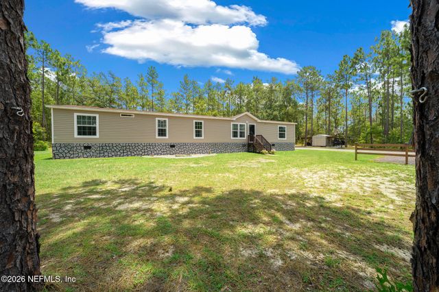 105 BUCK RUN Trail, Hawthorne, FL 32640