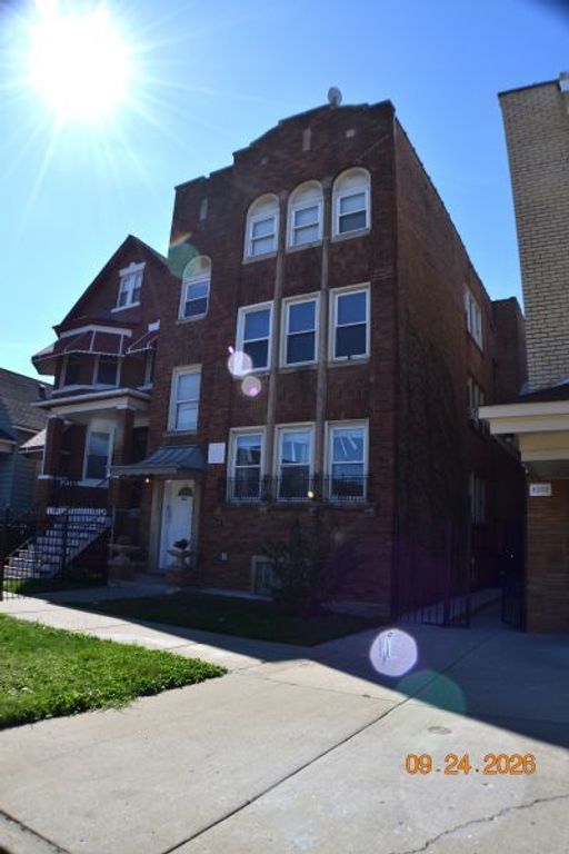 8204 S Exchange Avenue 3, Chicago, IL 60617