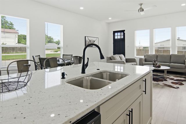 3220 N Houston Street, Fort Worth, TX 76106