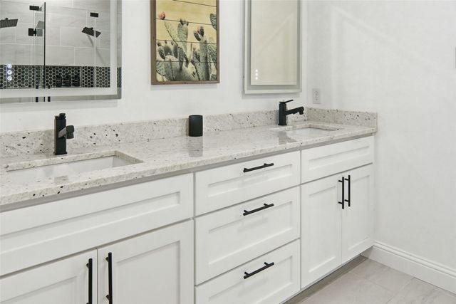 3220 N Houston Street, Fort Worth, TX 76106