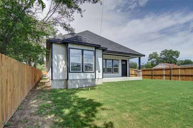 3220 N Houston Street, Fort Worth, TX 76106