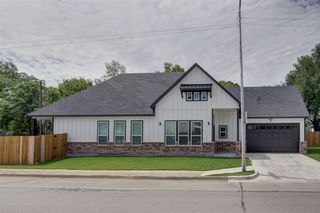 3220 N Houston Street, Fort Worth, TX 76106