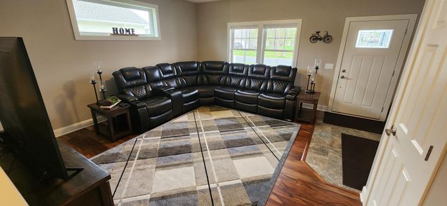 900 8th Avenue SW, Pine Island, MN 55963