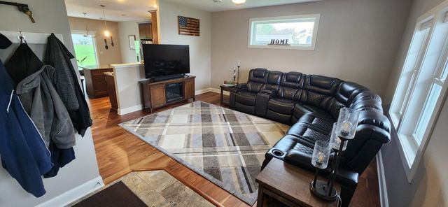 900 8th Avenue SW, Pine Island, MN 55963