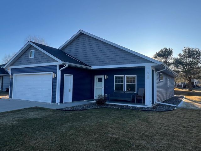 900 8th Avenue SW, Pine Island, MN 55963