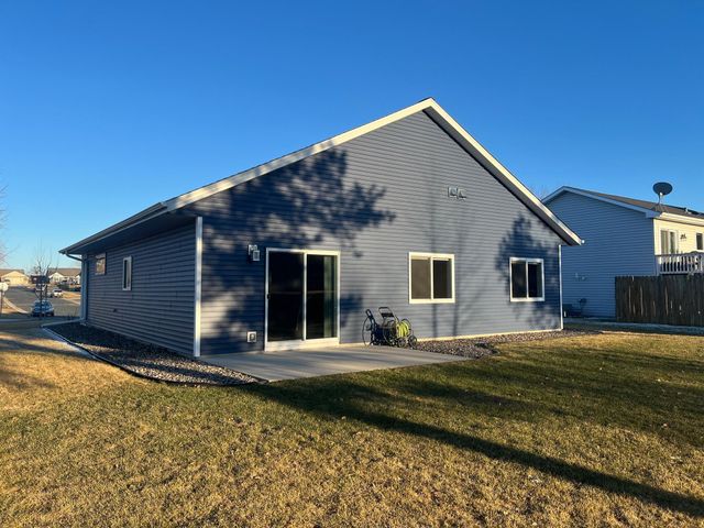 900 8th Avenue SW, Pine Island, MN 55963
