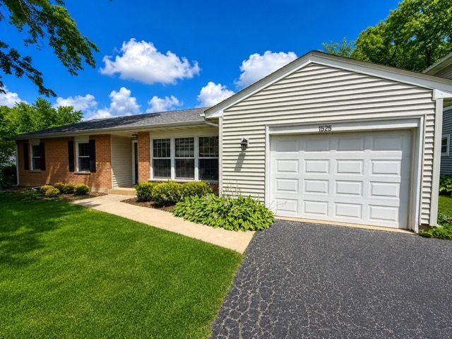 1525 N Patton Avenue, Arlington Heights, IL 60004