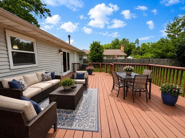 1525 N Patton Avenue, Arlington Heights, IL 60004