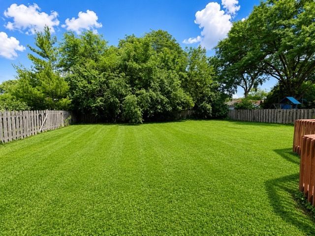 1525 N Patton Avenue, Arlington Heights, IL 60004