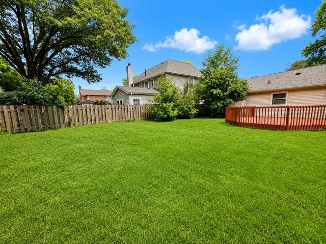 1525 N Patton Avenue, Arlington Heights, IL 60004