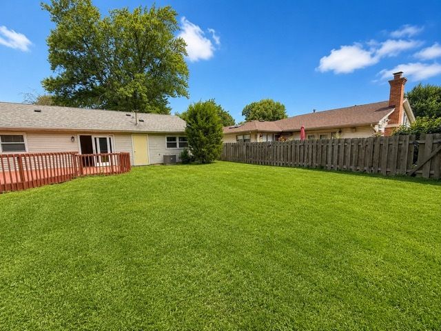 1525 N Patton Avenue, Arlington Heights, IL 60004