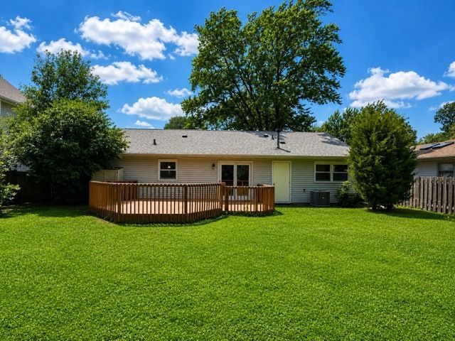 1525 N Patton Avenue, Arlington Heights, IL 60004