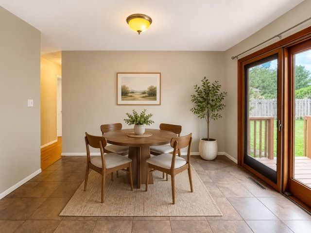 1525 N Patton Avenue, Arlington Heights, IL 60004