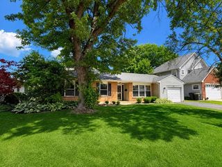1525 N Patton Avenue, Arlington Heights, IL 60004