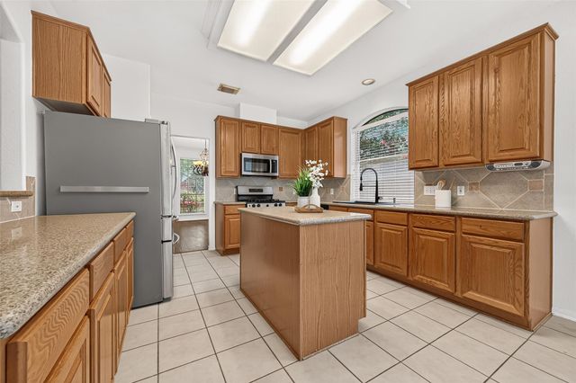 2710 Five Oaks Drive, Missouri City, TX 77459