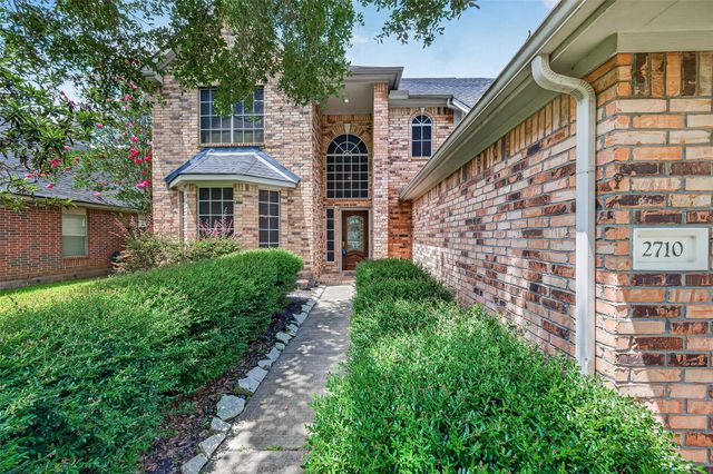 2710 Five Oaks Drive, Missouri City, TX 77459