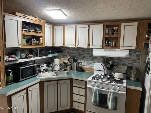 260 S Land Ave Trlr 17, Benson, AZ 85602