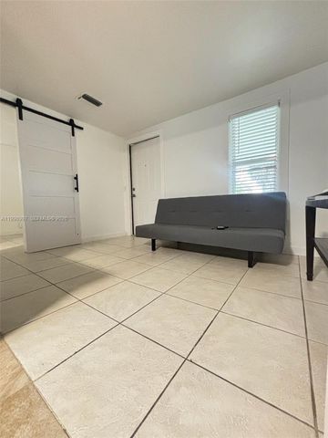 719 Glenn Pkwy 1, Hollywood, FL 33021