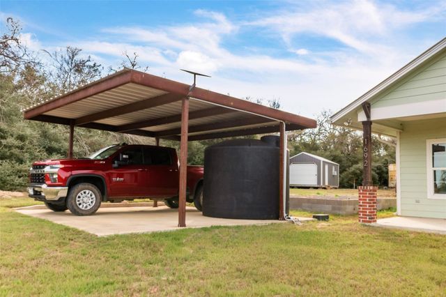 1692 Henry Prairie Road, Franklin, TX 77856