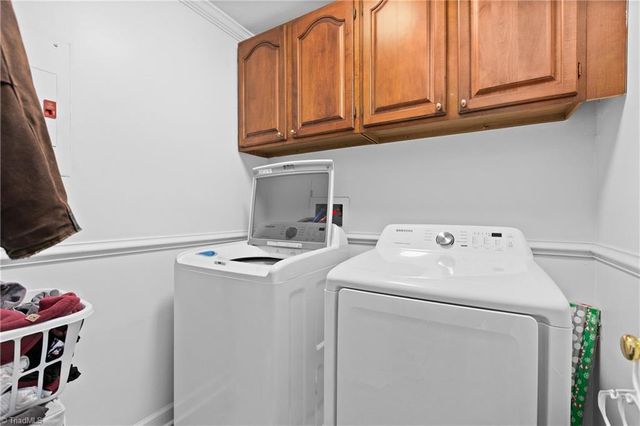 4552 Fernhaven Circle, Winston-salem, NC 27104