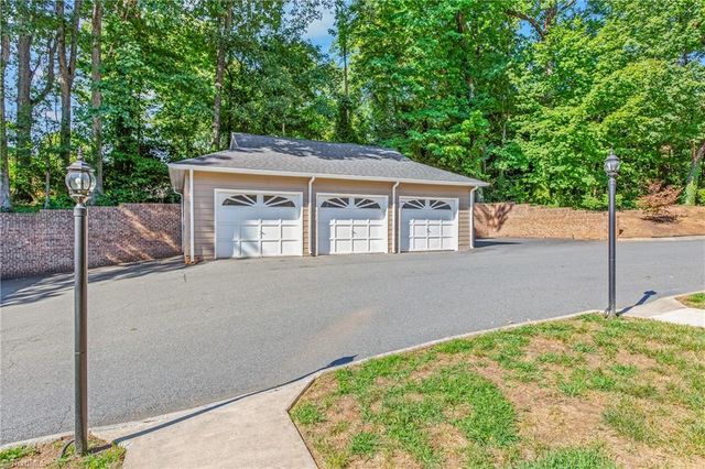 4552 Fernhaven Circle, Winston-salem, NC 27104