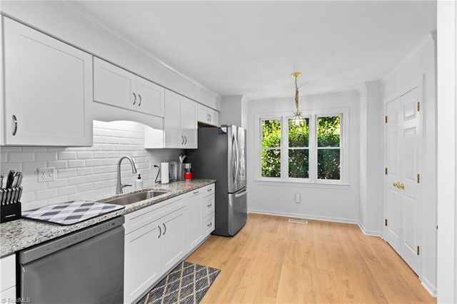 4552 Fernhaven Circle, Winston-salem, NC 27104