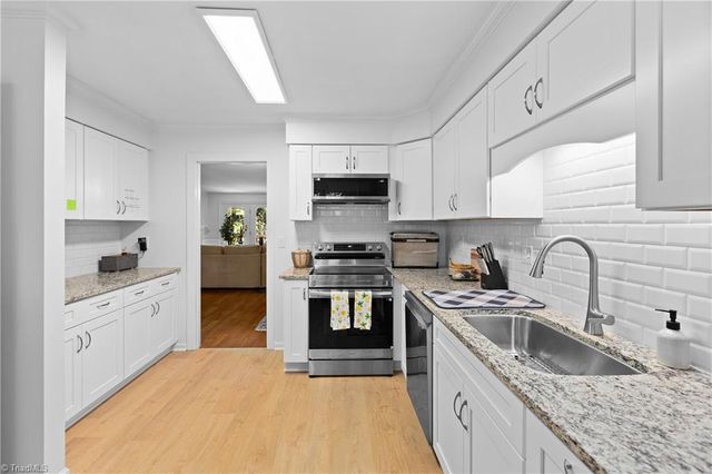 4552 Fernhaven Circle, Winston-salem, NC 27104
