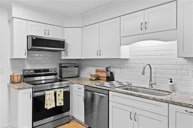 4552 Fernhaven Circle, Winston-salem, NC 27104