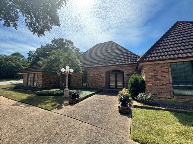 700 Highwoods Trail, Fort Worth, TX 76112