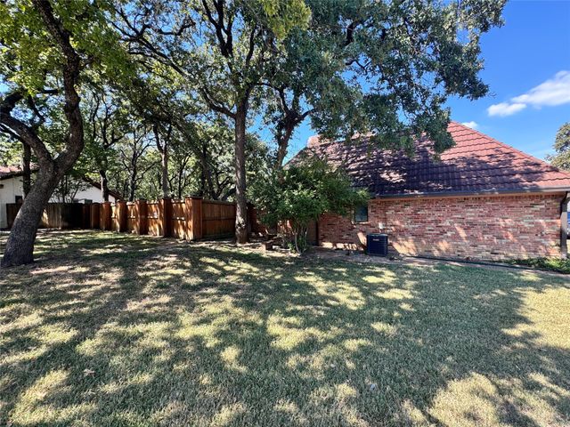 700 Highwoods Trail, Fort Worth, TX 76112