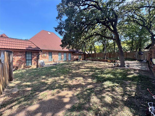 700 Highwoods Trail, Fort Worth, TX 76112