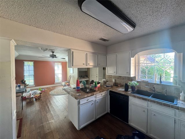 700 Highwoods Trail, Fort Worth, TX 76112