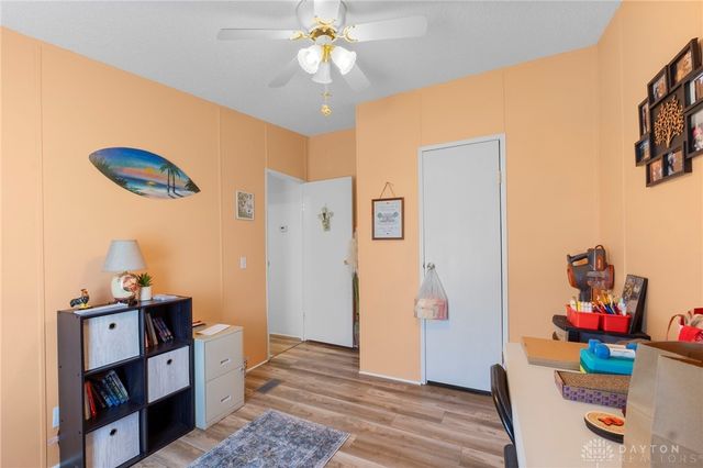 136 South Point, Fairborn, OH 45324