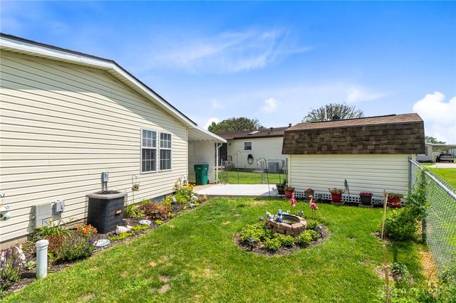 136 South Point, Fairborn, OH 45324