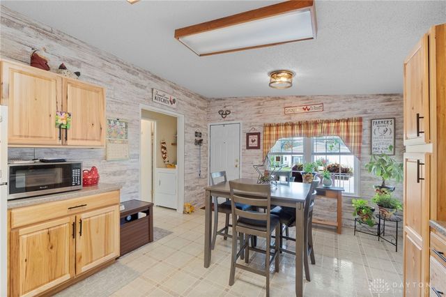 136 South Point, Fairborn, OH 45324