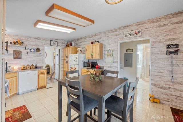 136 South Point, Fairborn, OH 45324