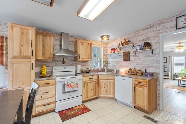 136 South Point, Fairborn, OH 45324