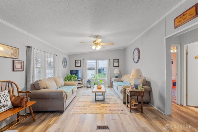 136 South Point, Fairborn, OH 45324