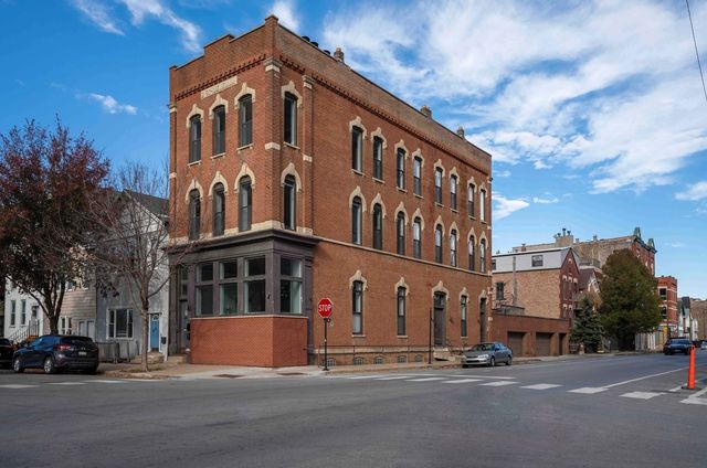 1400 W Chestnut Street 1, Chicago, IL 60642