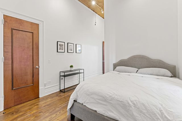 1400 W Chestnut Street 1, Chicago, IL 60642