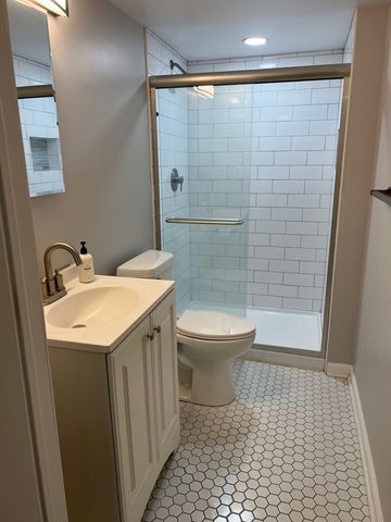 1400 W Chestnut Street 1, Chicago, IL 60642