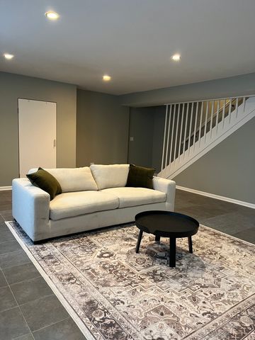 1400 W Chestnut Street 1, Chicago, IL 60642