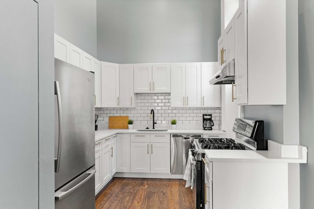 1400 W Chestnut Street 1, Chicago, IL 60642