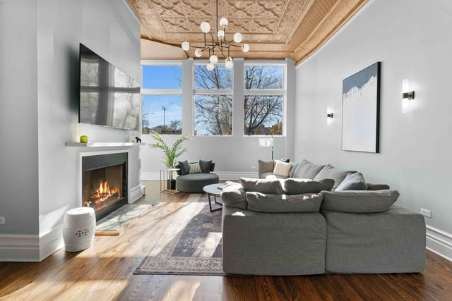 1400 W Chestnut Street 1, Chicago, IL 60642