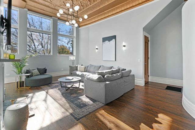 1400 W Chestnut Street 1, Chicago, IL 60642